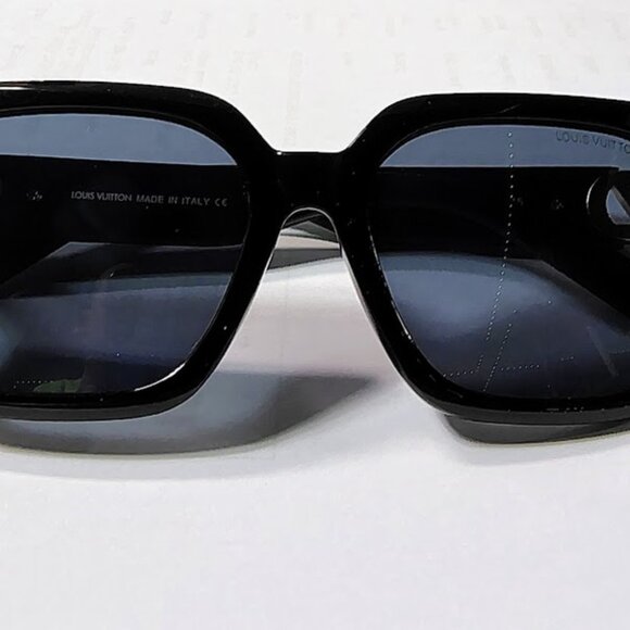 LOUIS VUITTON BRAND NEW BLACK SUNGLASSES WITH BLUEISH GRAY LENS -MADE IN ITALY - Picture 7 of 13